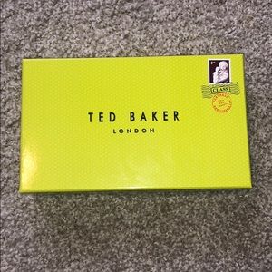 BEE Detail Matinee with chain